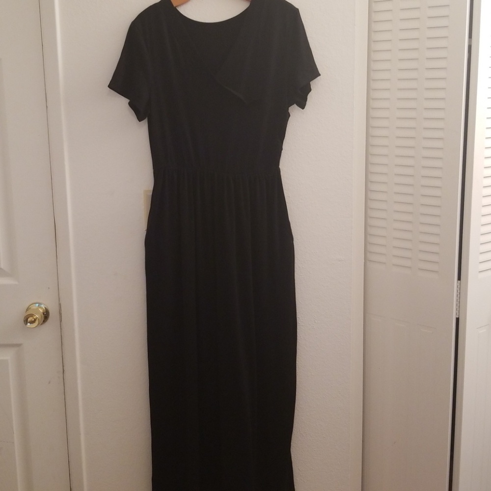 Black dress with side pockets